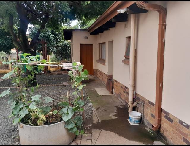 3 BEDROOM HOUSE FOR SALE IN OOS EINDE